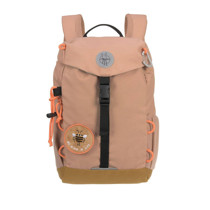Lässig Outdoor Mini Kinderrucksack Nature Braun mit Regenschutz und Sitzunterlage
