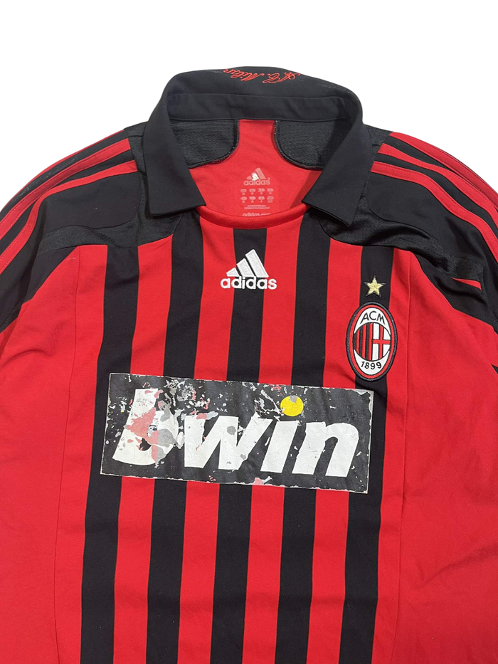 Vintage piros-fekete csíkos Adidas AC Milan futballmez, kopott Bwin logóval.