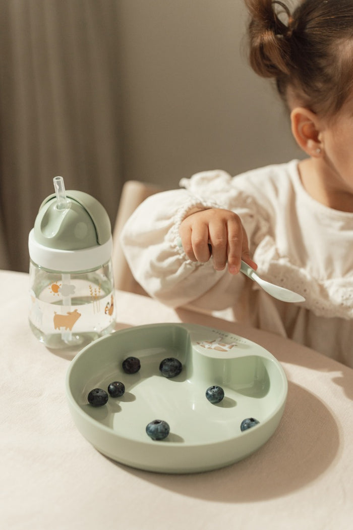 Kinderteller mit Bauernhof Motiv aus robuster Ausfuehrung fuer Kindermahlzeiten zuhause, im Kindergarten und unterwegs