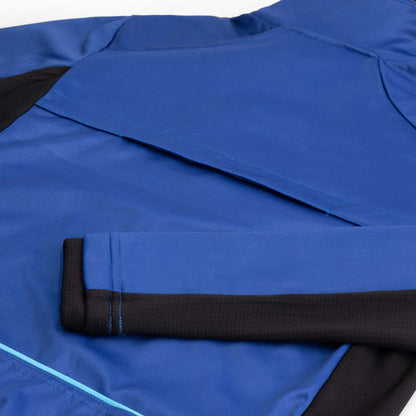 Detail van Rogelli Barrier fietsjack dames blauw achterkant en mouw.