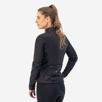 Rogelli Core fietsjack dames zwart gedragen achterkant.