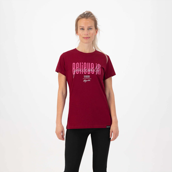 Rogelli Casual Enjoy Life Graphic t-shirt korte mouwen dames bordeaux gedragen voorkant.