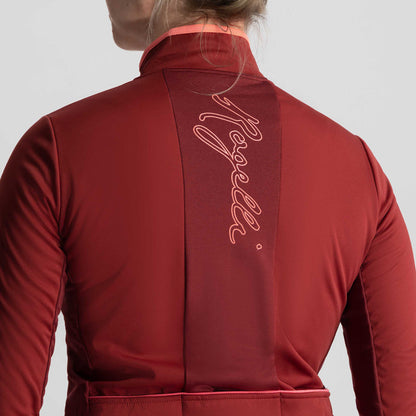 Detail van Rogelli Essential fietsjack dames bordeaux achterkant.