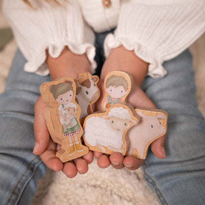 Little Dutch Little Farm Holzeisenbahn – Detailansicht des Holz-Spielsets mit Schienen, Bauernhof-Figuren und Zubehör für Kinder