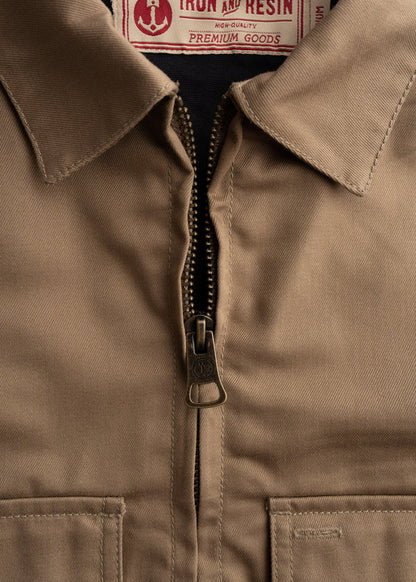 Close up of heavy duty zipper, highlighting hardware and front entry construction