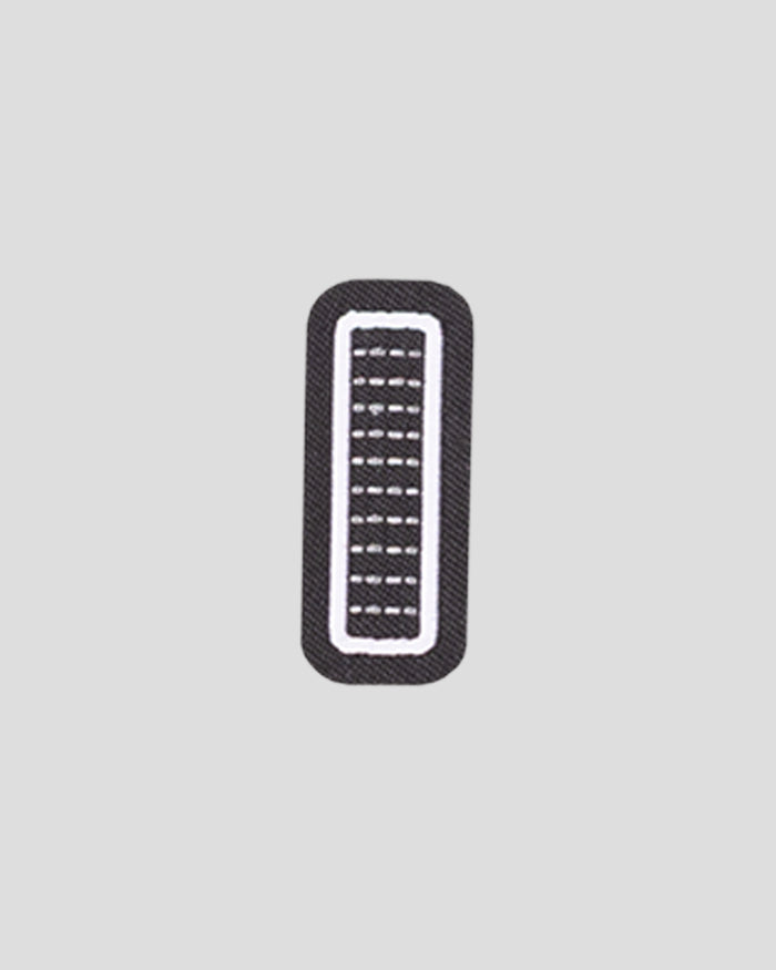 Black / I